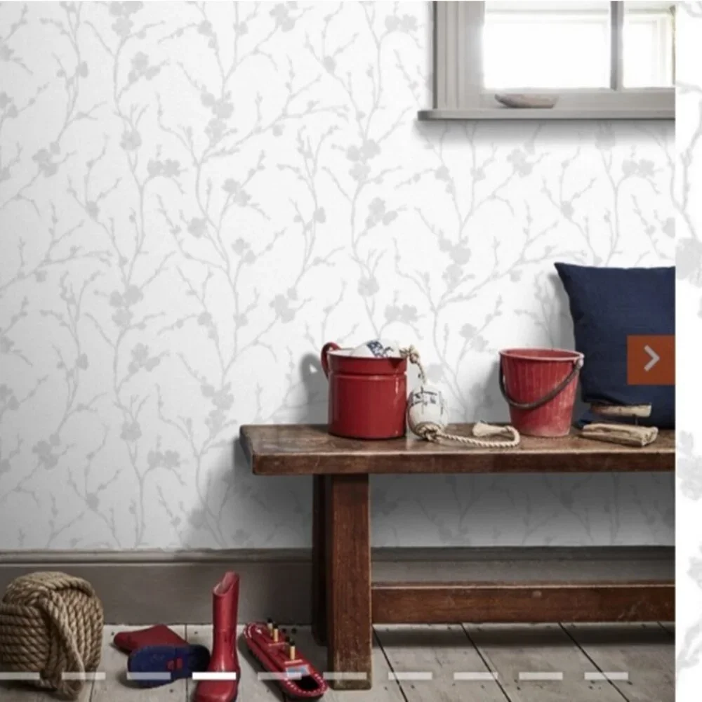 NEW Graham & Brown Meiying Floral Wallpaper Chalk White Silver Metallic Bloom